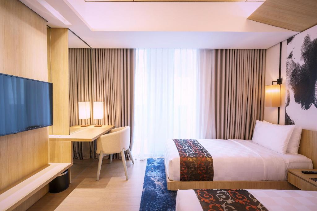 Louis Kienne Chadstone Cikarang