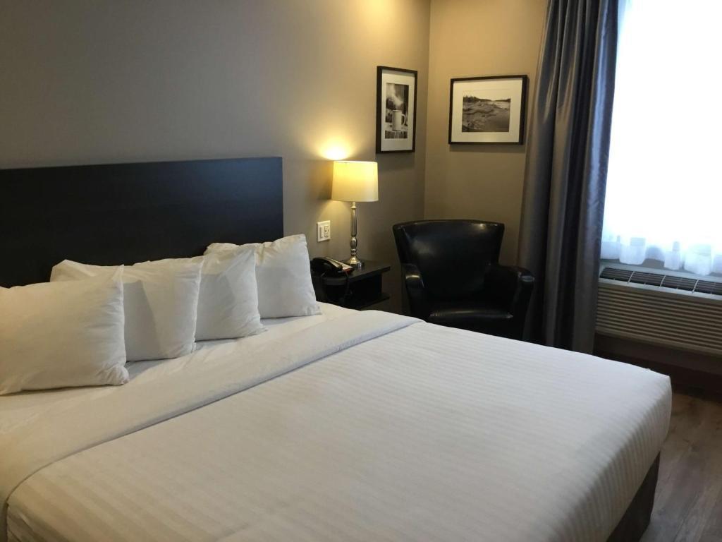 Villa Inn & Suites SureStay Collection by BW