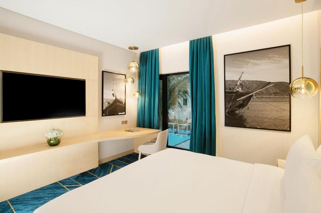 Avani Muscat Hotel & Suites