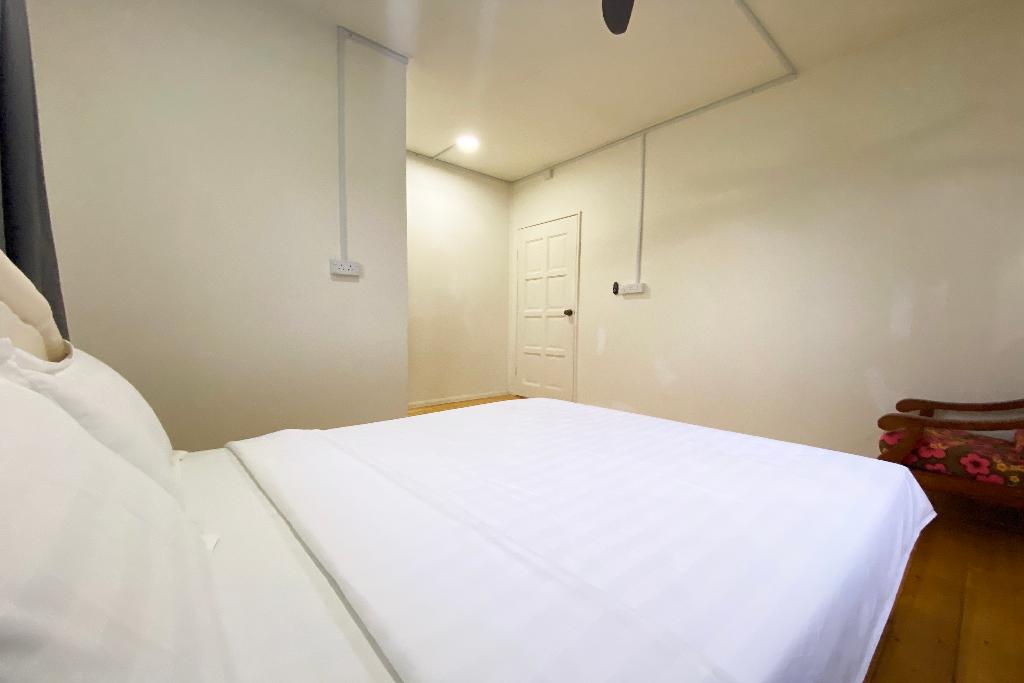 OYO 90329 Bridge House Homestay