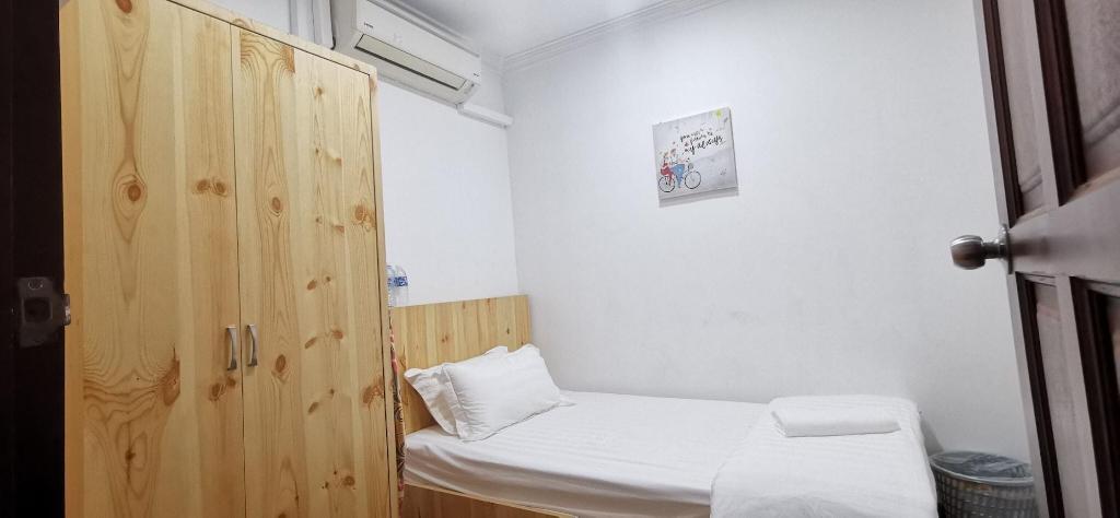90372 Greybirds Hostel