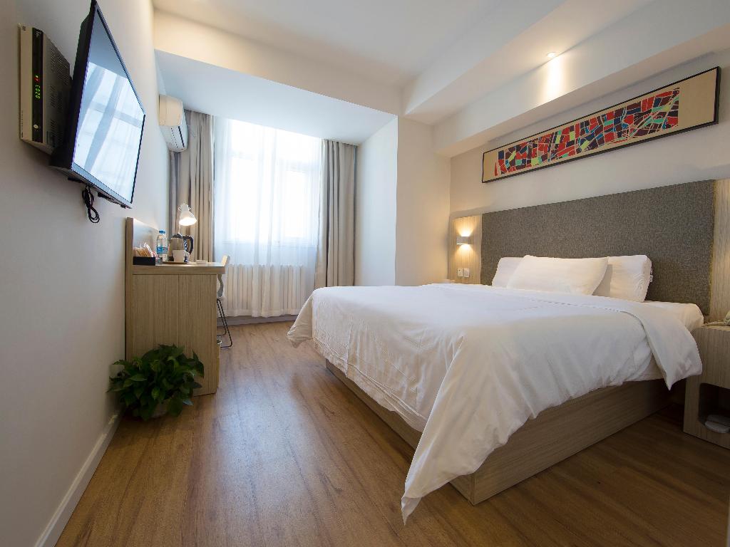 Hanting Hotel Qinhuangdao Quante Field