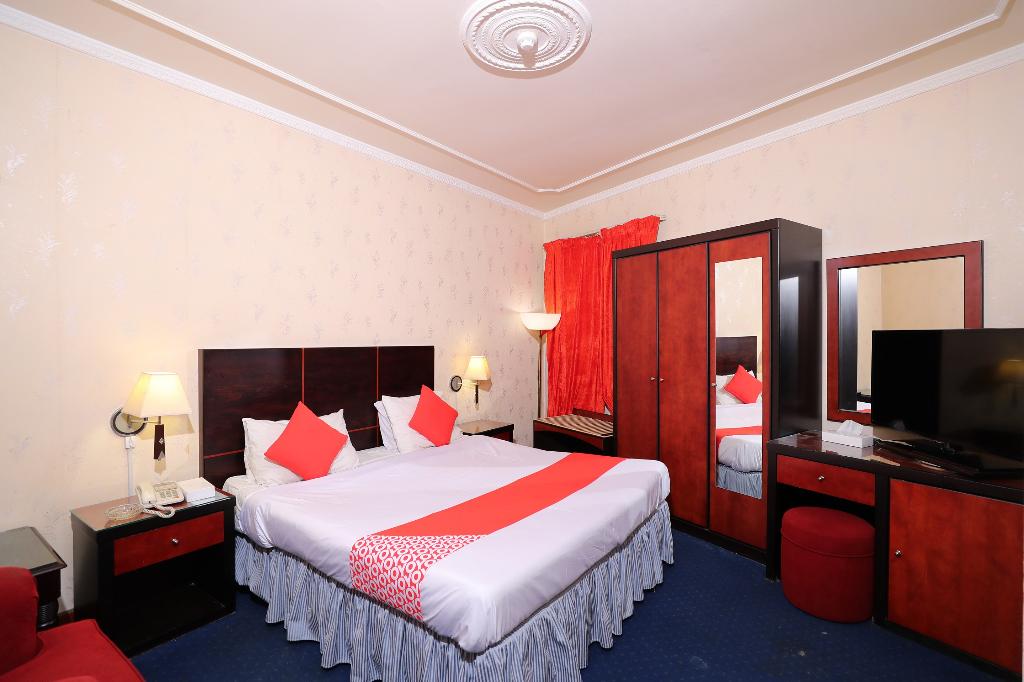 OYO 112 Semiramis Hotel