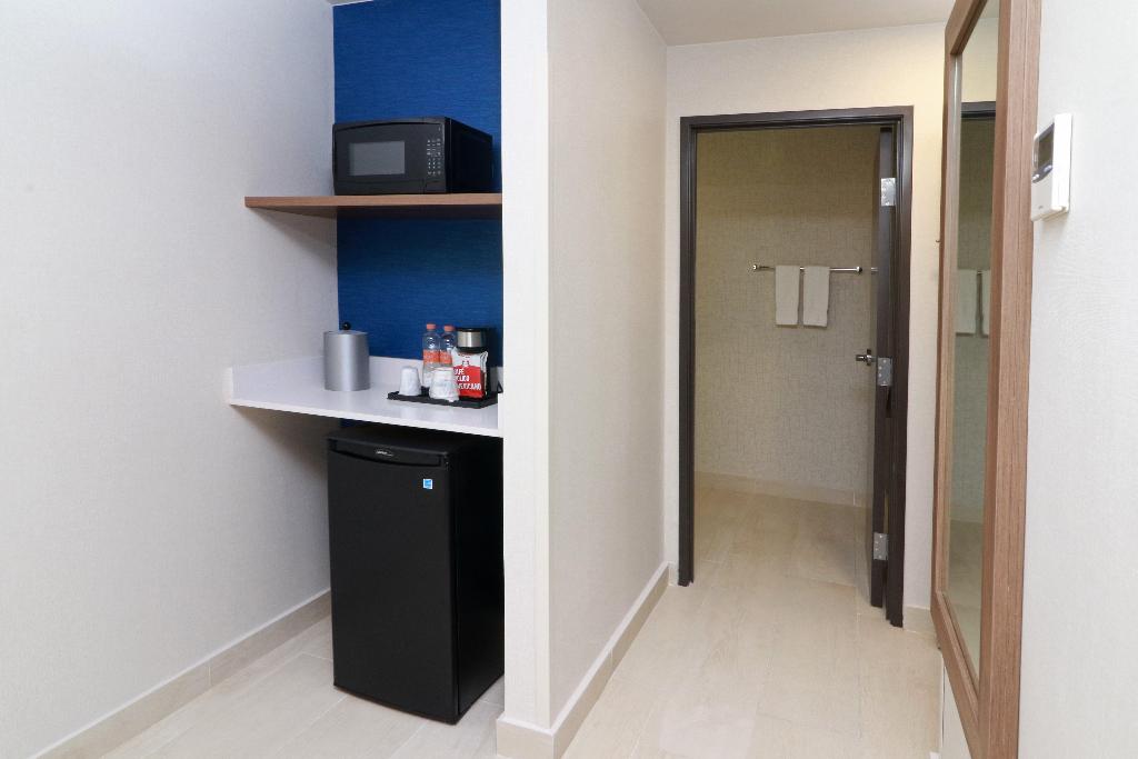 Holiday Inn Express Monterrey - Fundidora photo 28