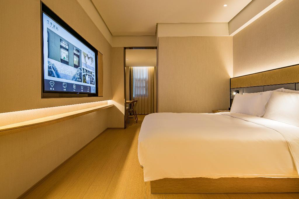 Ji Hotel (East Railway Station, 468 Center)