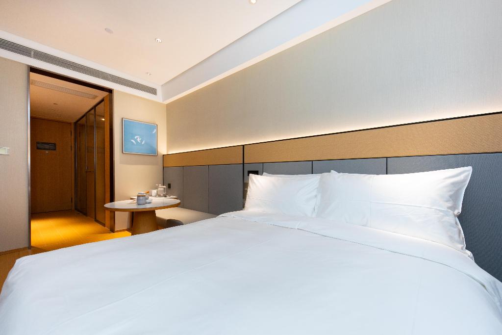 Ji Hotel(Shanghai Lujiazui Mall Road store)