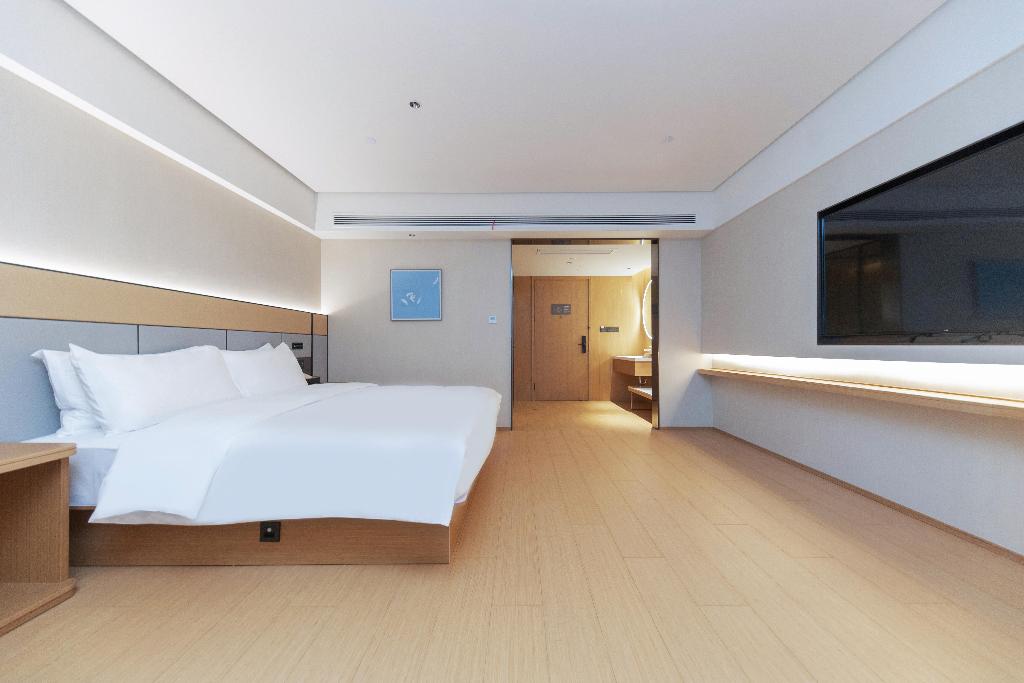 Ji Hotel (Lianyungang Haizhou Wenfeng Plaza)