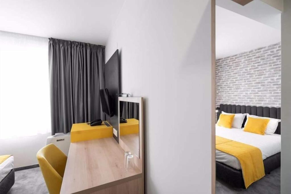 Adeo Hotel