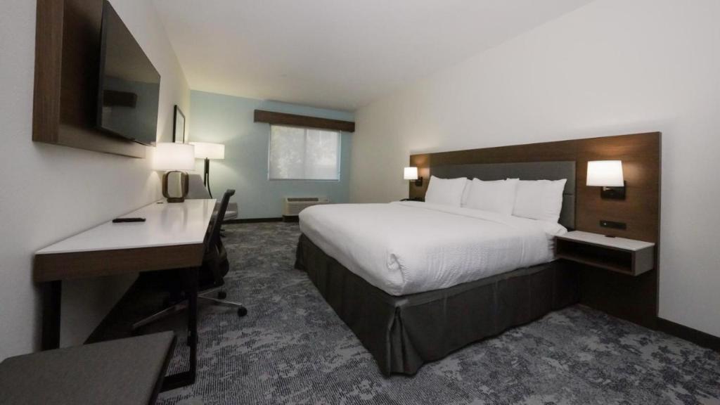 La Quinta Inn & Suites by Wyndham Santa Cruz