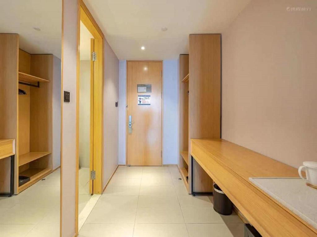 Ji Hotel (Hangzhou East Railway Station)
