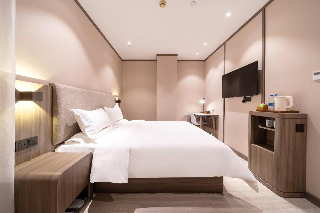 Hanting Hotel (Shanghai Lingang Dishui Lake)