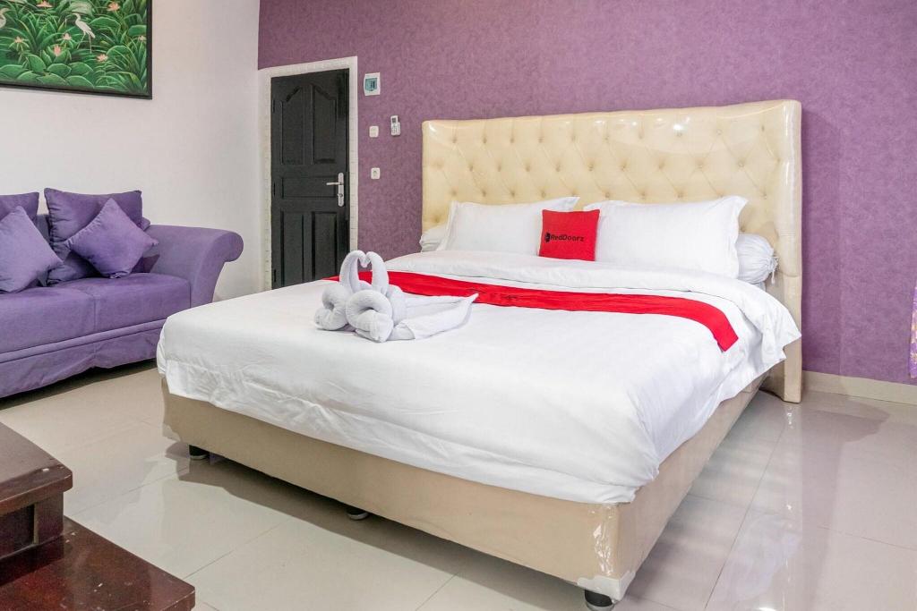 Formerly RedDoorz Manhattan Times Square Medan 2