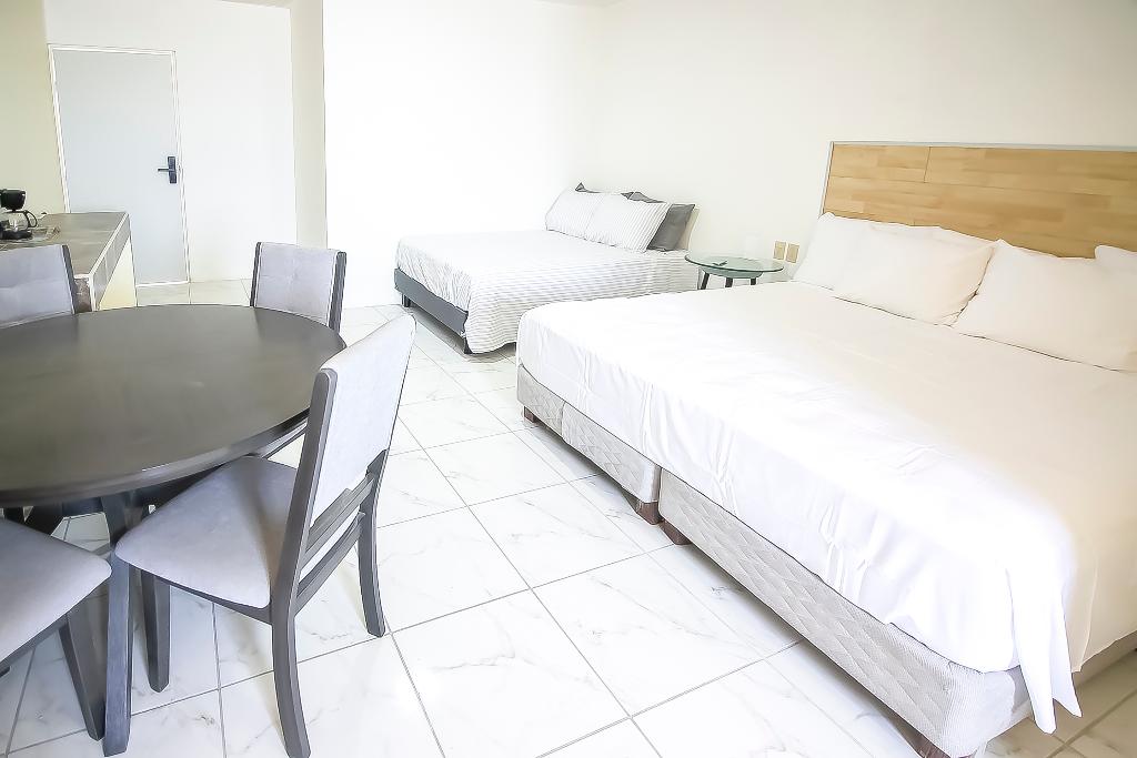 OYO Hotel Plaza Las Torres, Cabo San Lucas