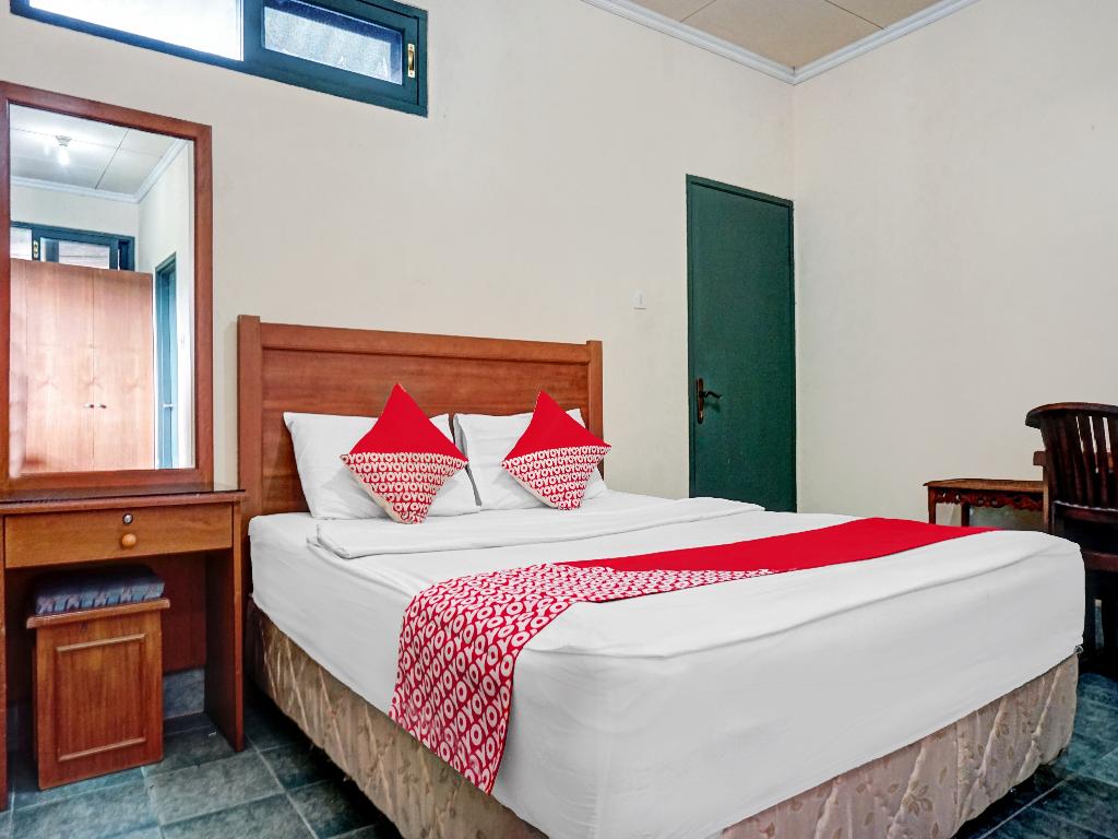 OYO 90596 Hotel Griya Astoeti