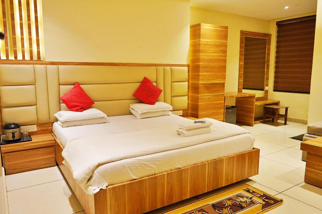 Beyond Stay Hotel Pachmarhi