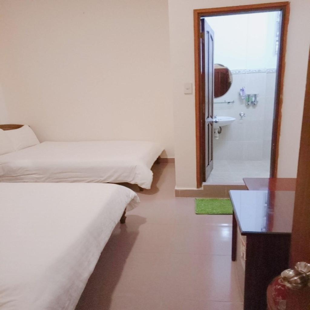 Quang Chien Hotel by ZUZU