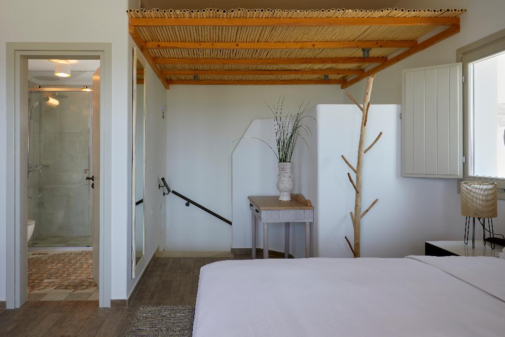Sea Breeze Santorini Beach Resort, Curio Collection b Hilton photo 258