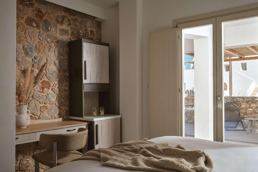 Sea Breeze Santorini Beach Resort, Curio Collection b Hilton photo 390