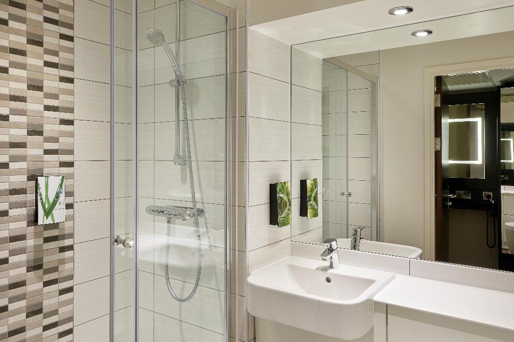 Accessible Double Lower Bath