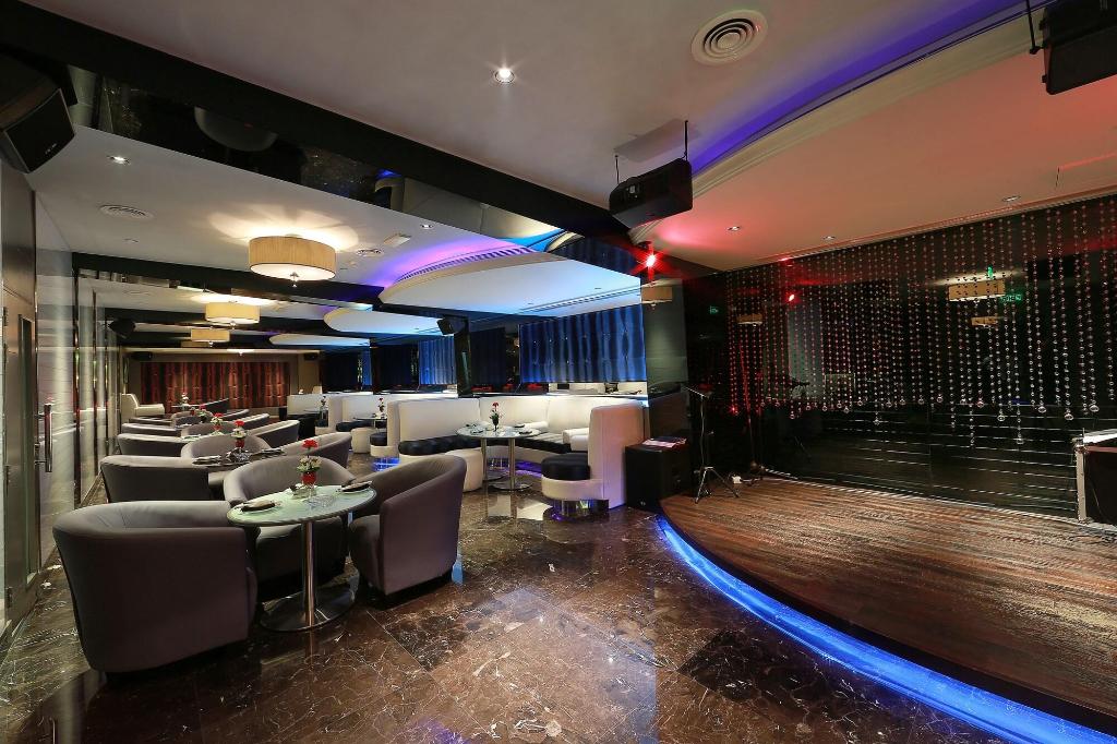 Al Khaleej Palace Deira Hotel - Bar