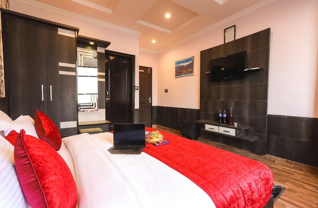 Hotel Holiday Hill