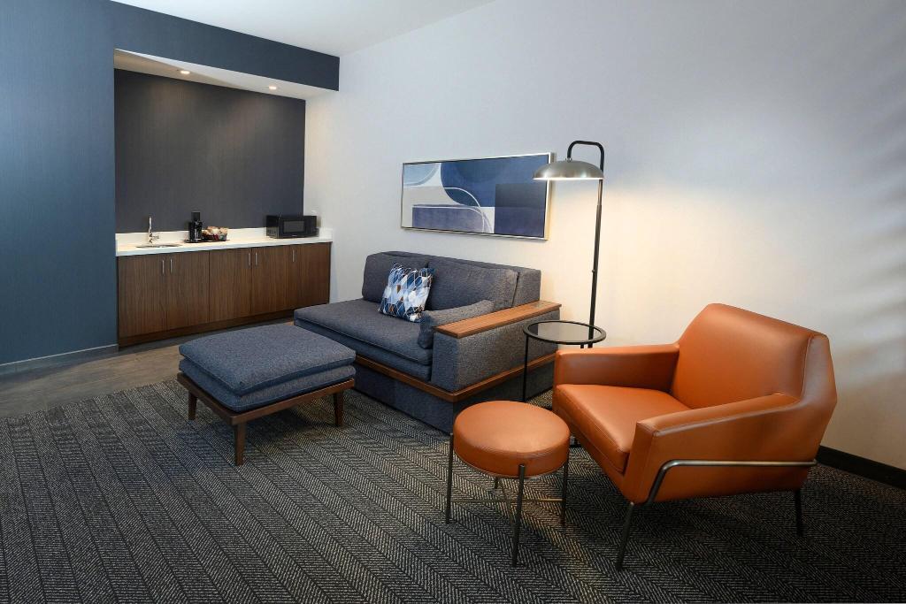 Courtyard by Marriott Charlotte Waverly