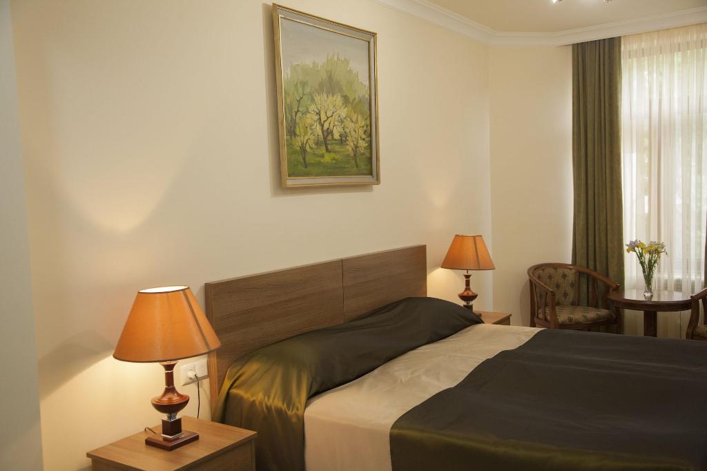 Hin Yerevantsi Hotel