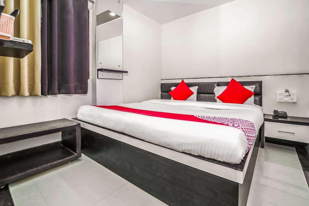 11840 Hotel Venus
