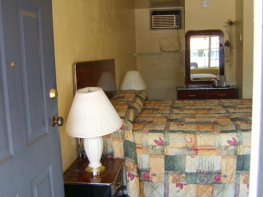 Sky Ranch Inn