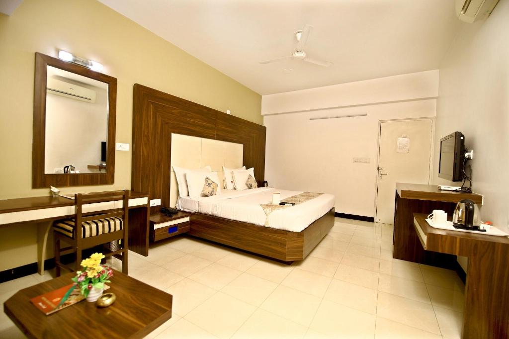 Hotel Ashish Palace