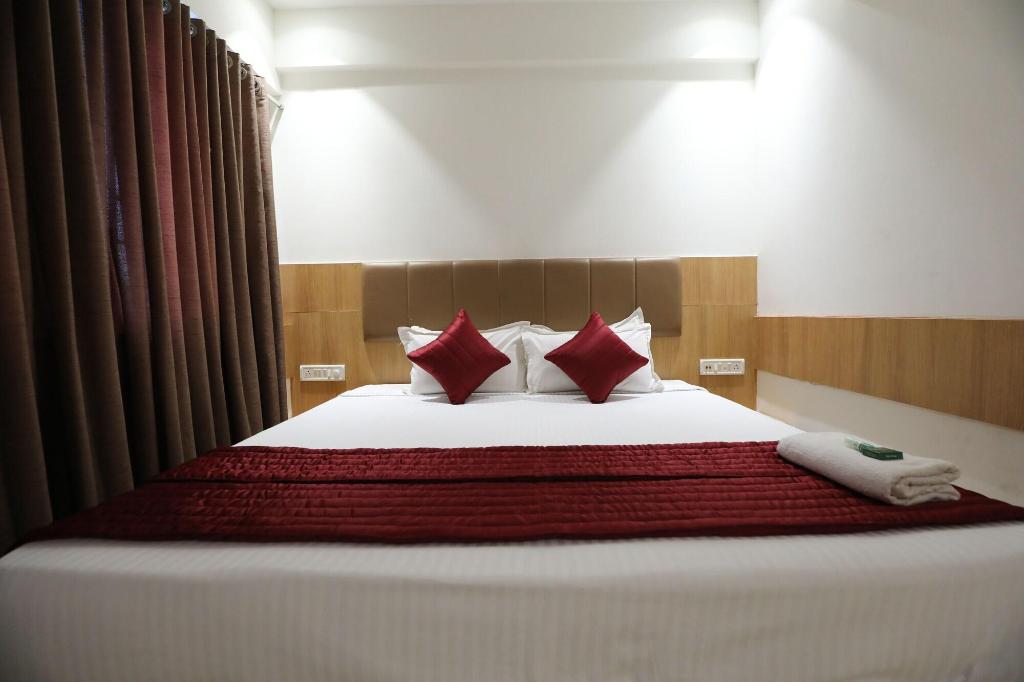 SHAGUN ROOMS & BANQUET Surat