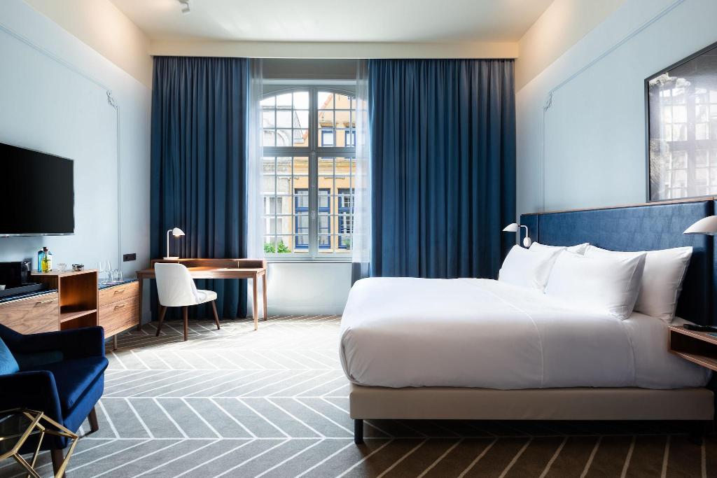 Sapphire House Antwerp, Autograph Collection