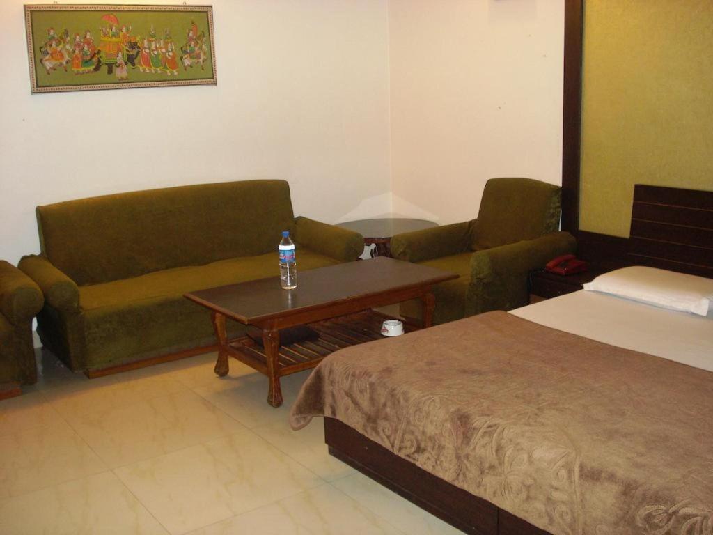 Hotel Surpin Palace