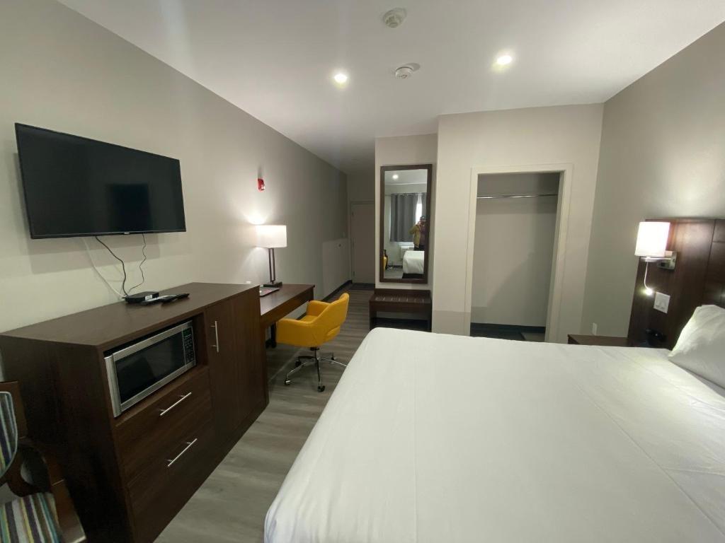 Econo Lodge Cochrane
