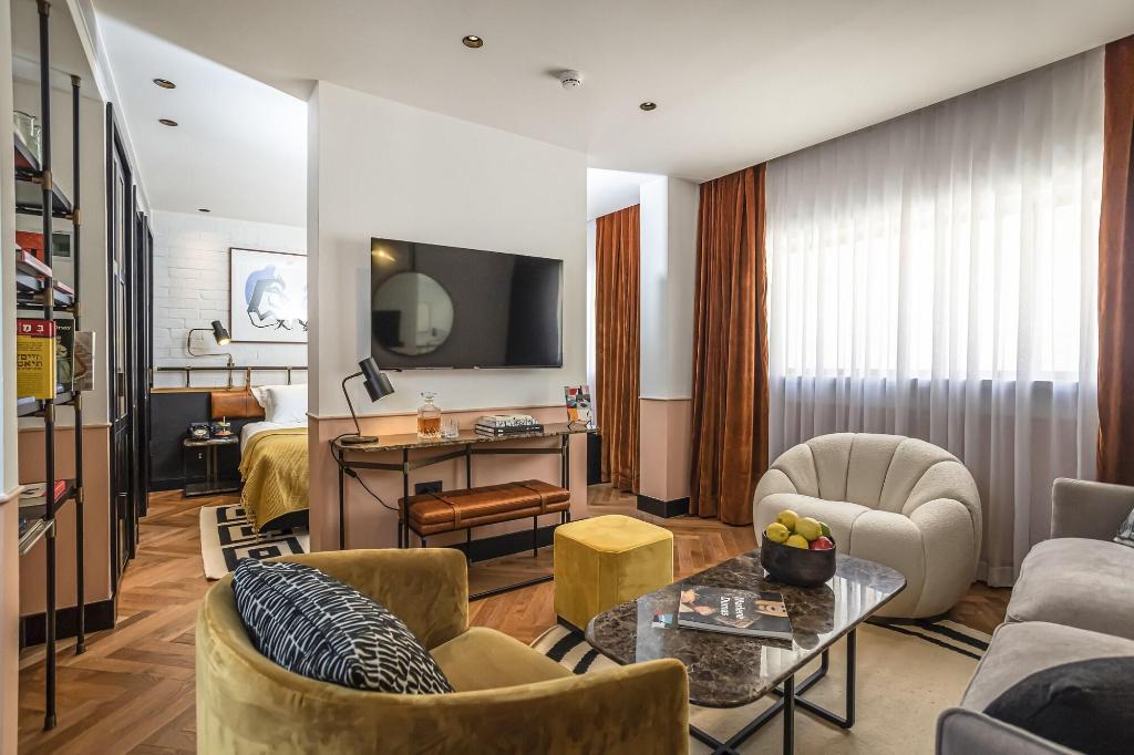 Backstage Hotel