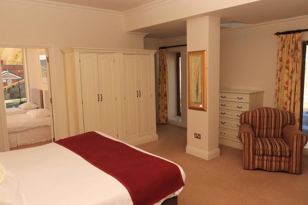 WatersEdge Hotel