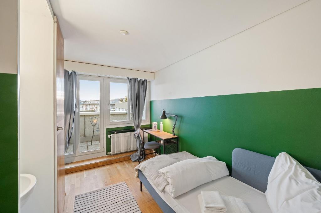 Becozy Self Check-in & Pop-up Hotel