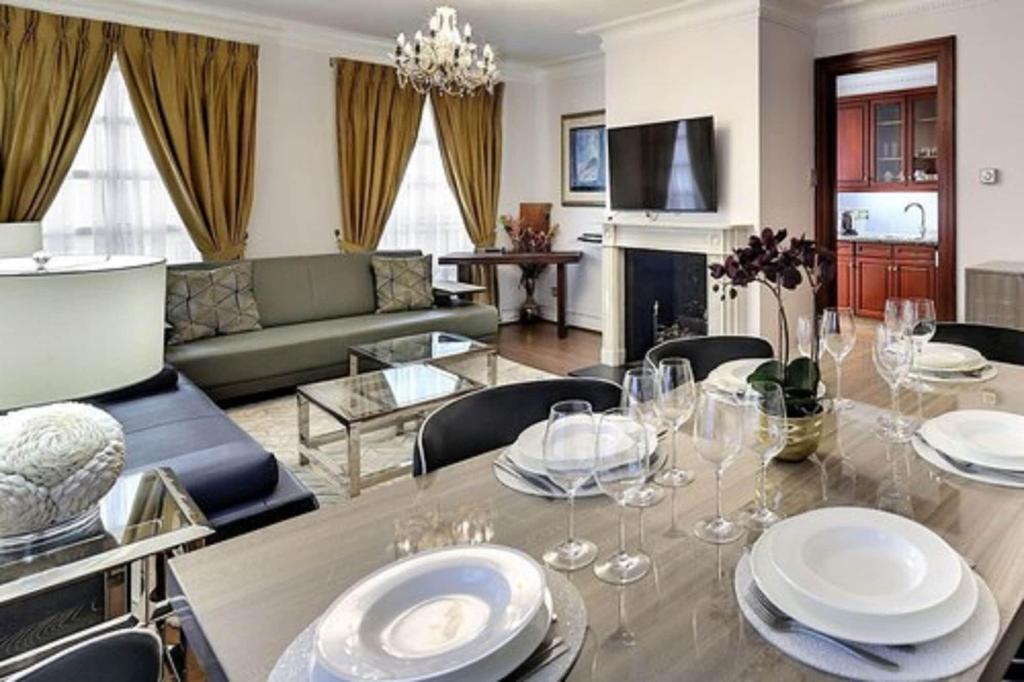 Carlton Court - Mayfair