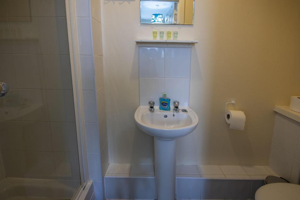 Irvine Riverside Guesthouse