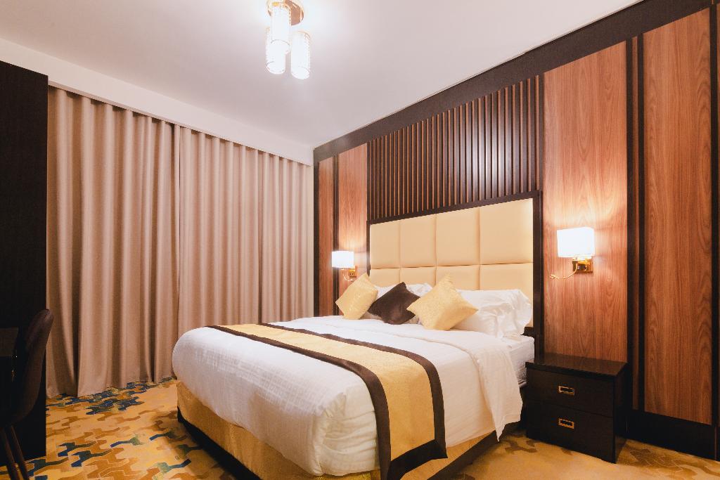 Golden Ship Hotel