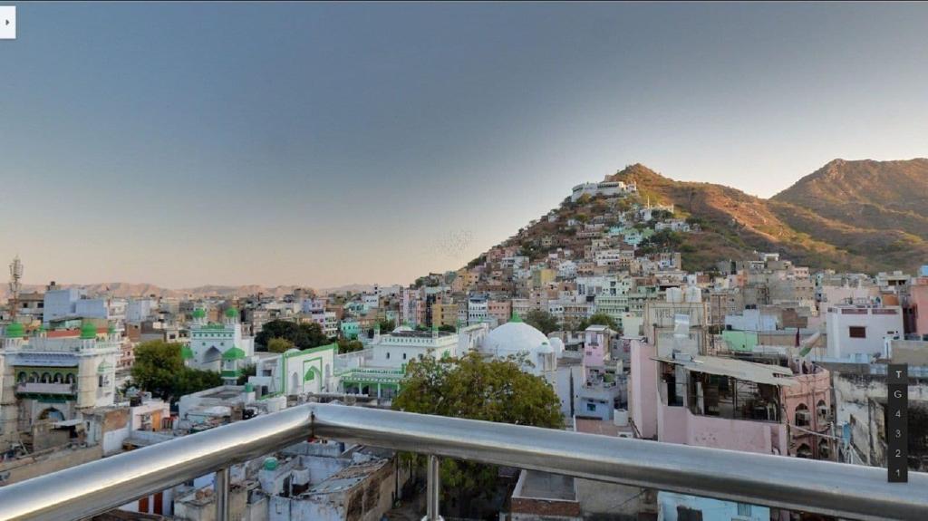 Hotel Madni Royale