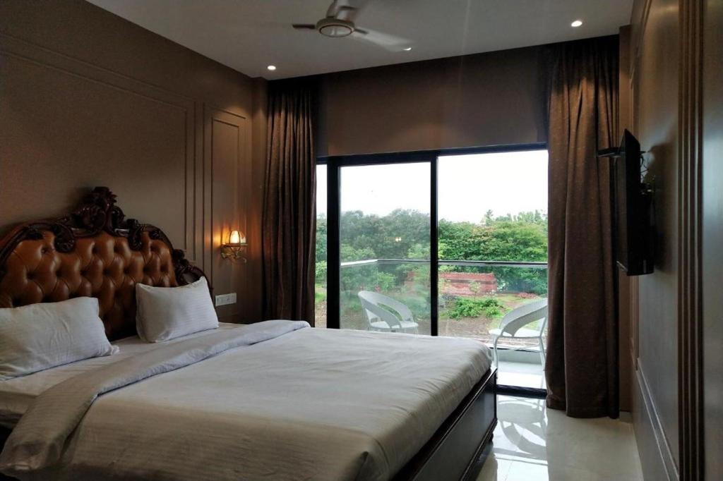 Paramount Riverfront Resort And Spa