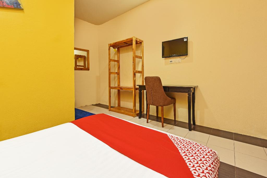 OYO 90561 Awan Biru Motel
