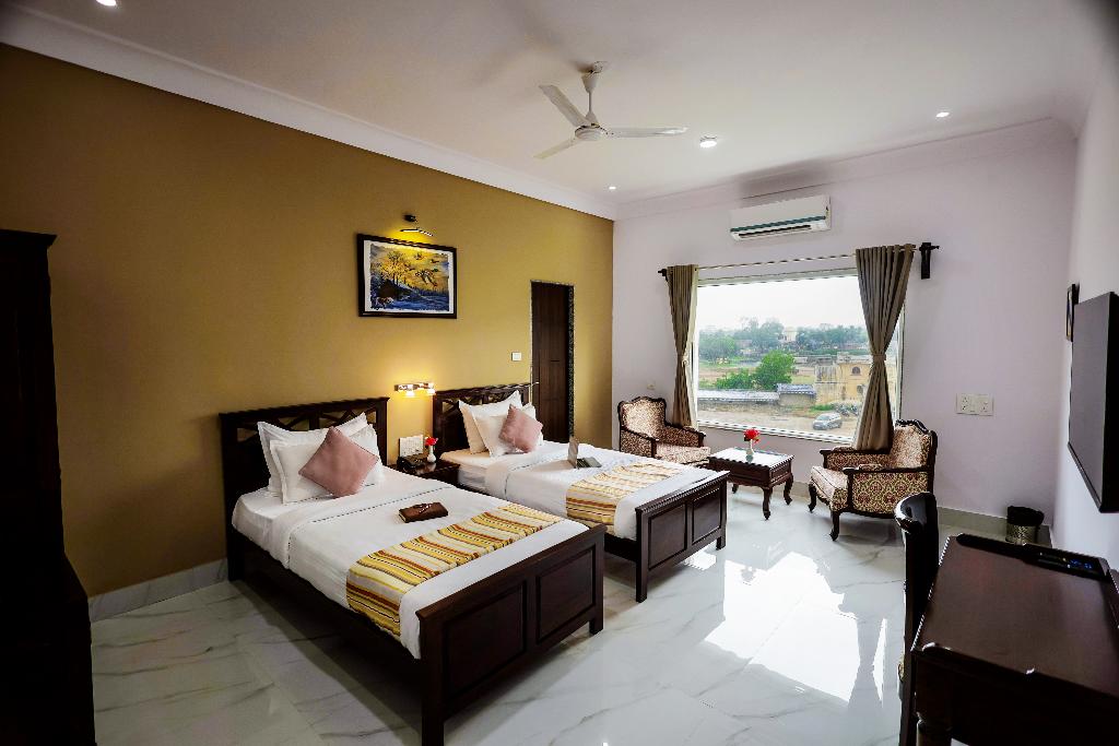 Revaas Lake View Boutique Hotel