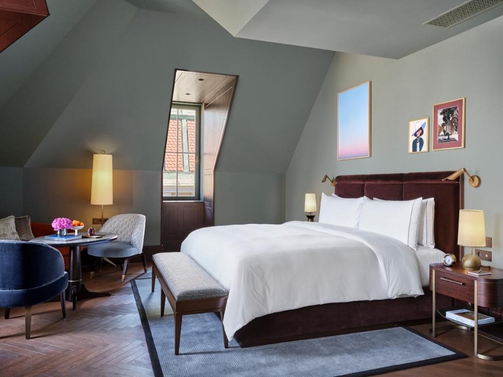 Rosewood Vienna