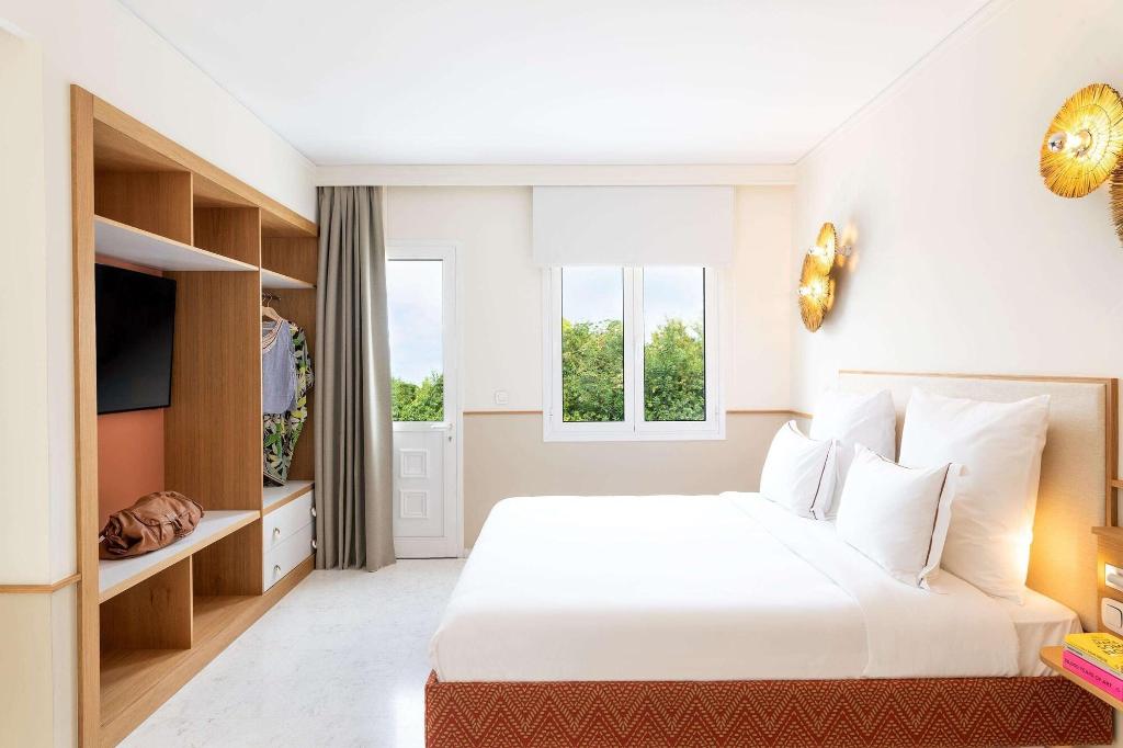 Brown Beach Chalkida Resort