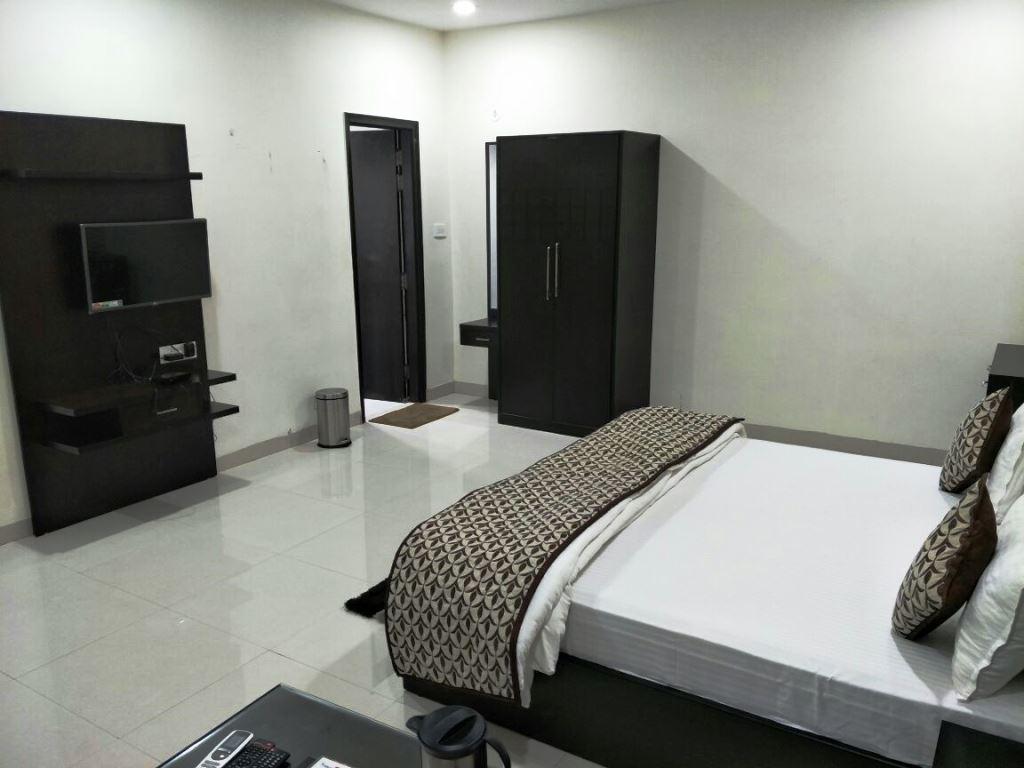 Hotel Mandakini Lush