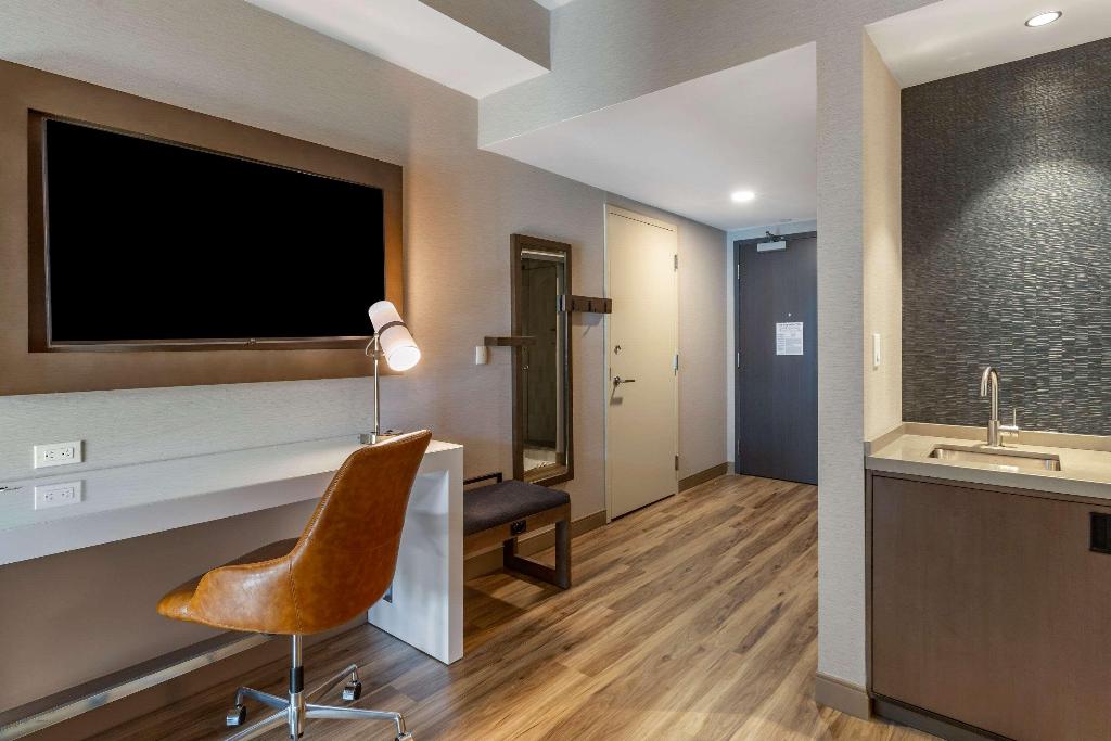 Cambria Hotel New Haven University Area