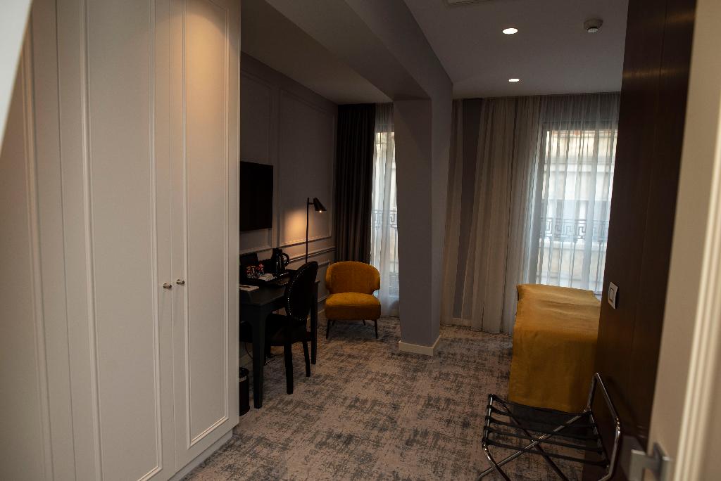 H41 Luxury Suites