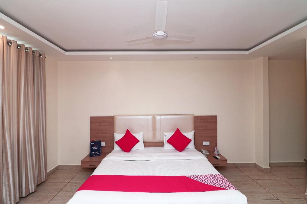 4477 City Square Hotel